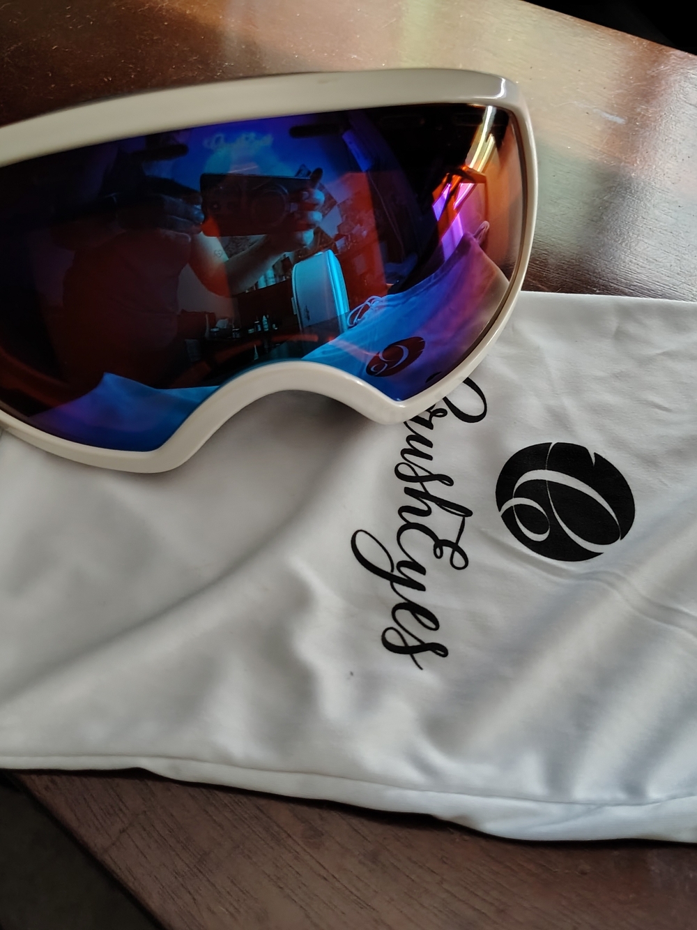 White Ski/Snowboard Goggles